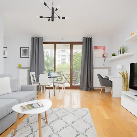 Apartment With Parking Near Metro Mlociny By Renters